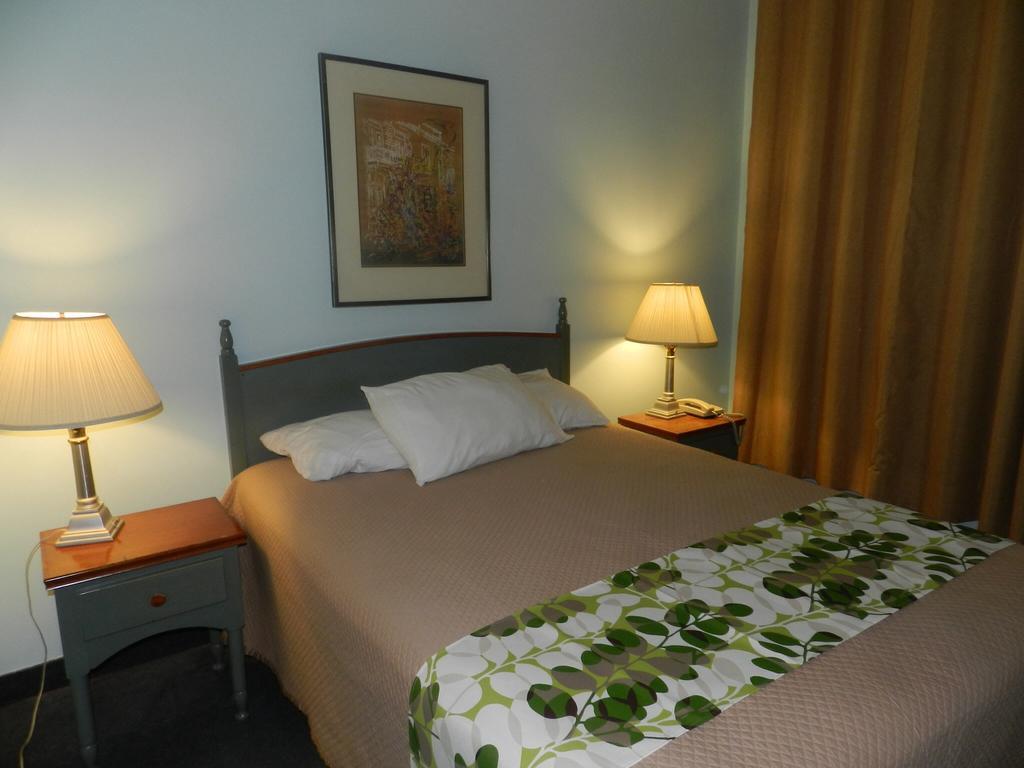 L'Auberge De L'Aeroport Inn Dorval Room photo