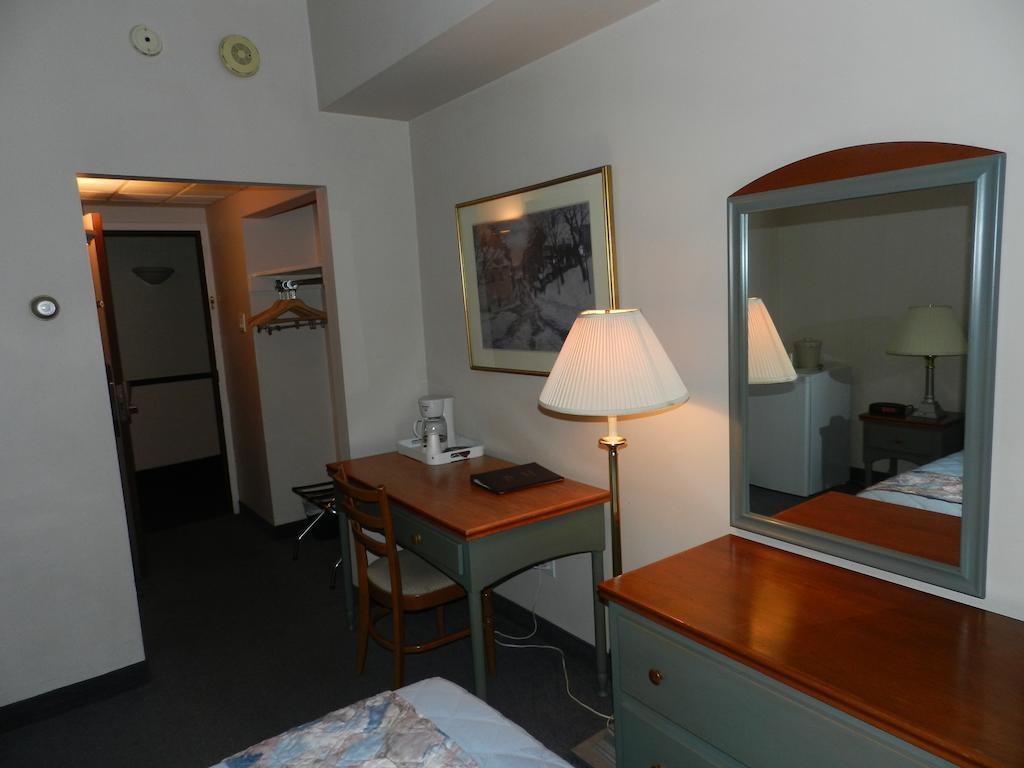 L'Auberge De L'Aeroport Inn Dorval Room photo