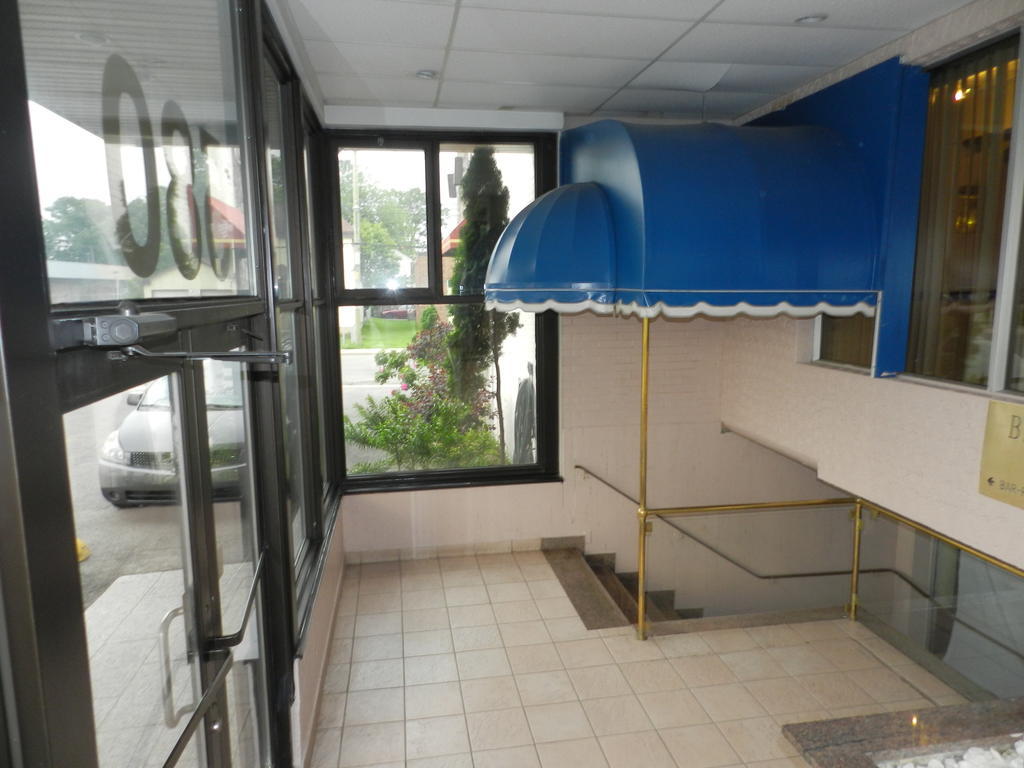 L'Auberge De L'Aeroport Inn Dorval Exterior photo